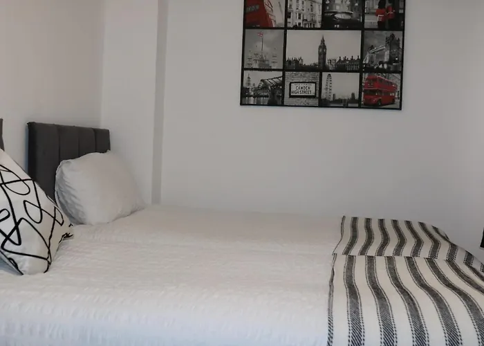 Newly Refurbished Home In Bradley Stoke, Near Cribbs Causeway, Bristol, For Long Stays, Group Stays, Contractors, Sleeps Up To 7 Guests, Free Parking!!