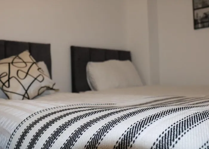 Newly Refurbished Home In Bradley Stoke, Near Cribbs Causeway, Bristol, For Long Stays, Group Stays, Contractors, Sleeps Up To 7 Guests, Free Parking!!