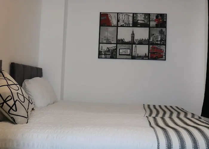 Newly Refurbished Home In Bradley Stoke, Near Cribbs Causeway, Bristol, For Long Stays, Group Stays, Contractors, Sleeps Up To 7 Guests, Free Parking!!