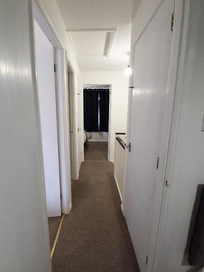 Newly Refurbished In Bradley Stoke, Near Cribbs Causeway, Bristol, For Long Stays, Group Stays, Contractors, Sleeps Up To 7 Guests, Free Parking!! Appartement Bristol