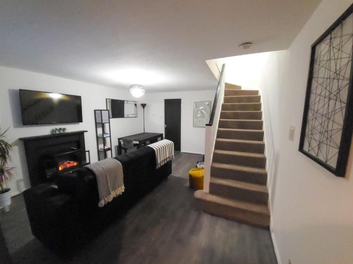 Bradley Stoke Retreat: Refurbished For Extended Group Apartment Bristol