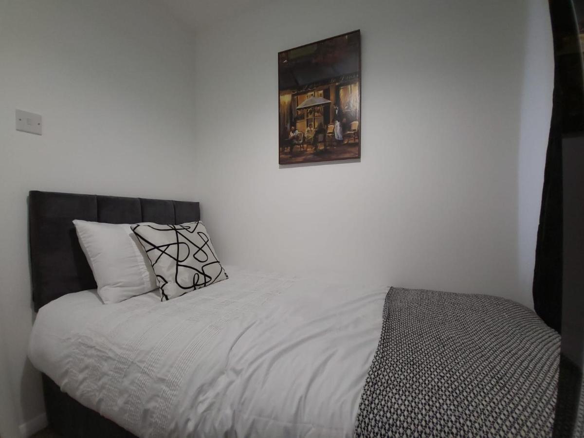 Bradley Stoke Retreat: Refurbished For Extended Group *