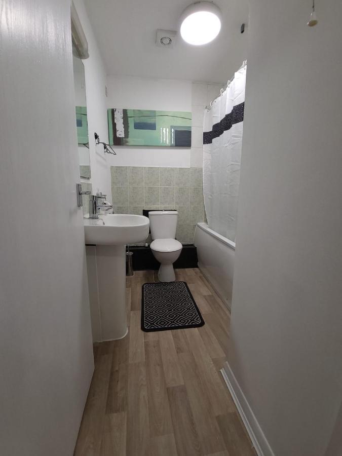 Bradley Stoke Retreat: Refurbished For Extended Group Apartment