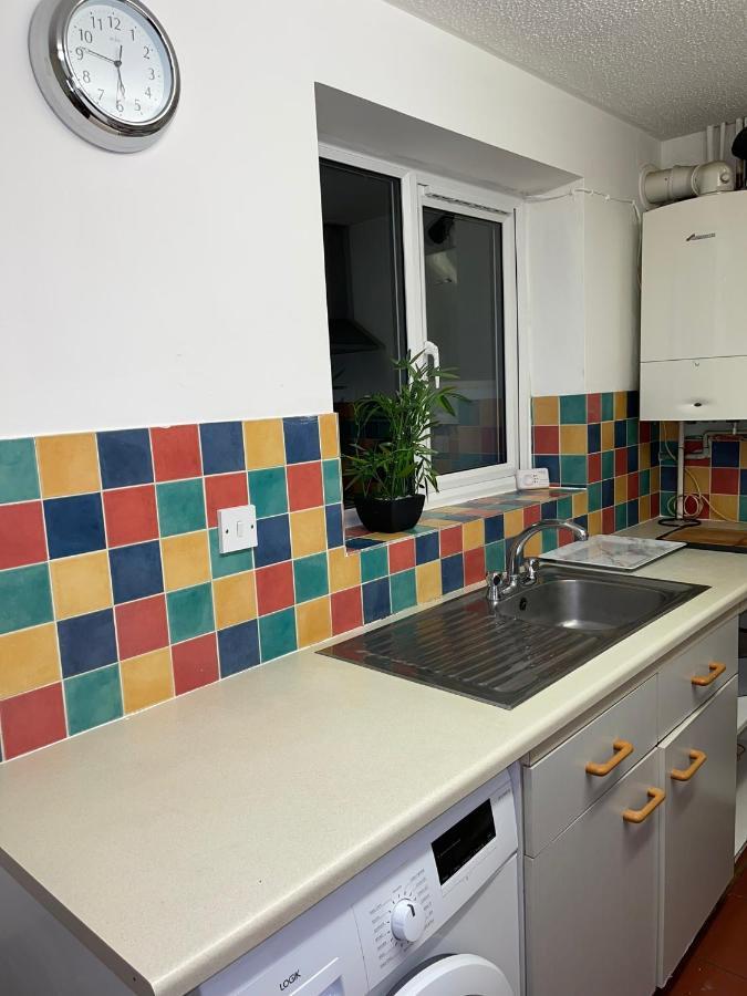 Bradley Stoke Retreat: Refurbished For Extended Group Bristol