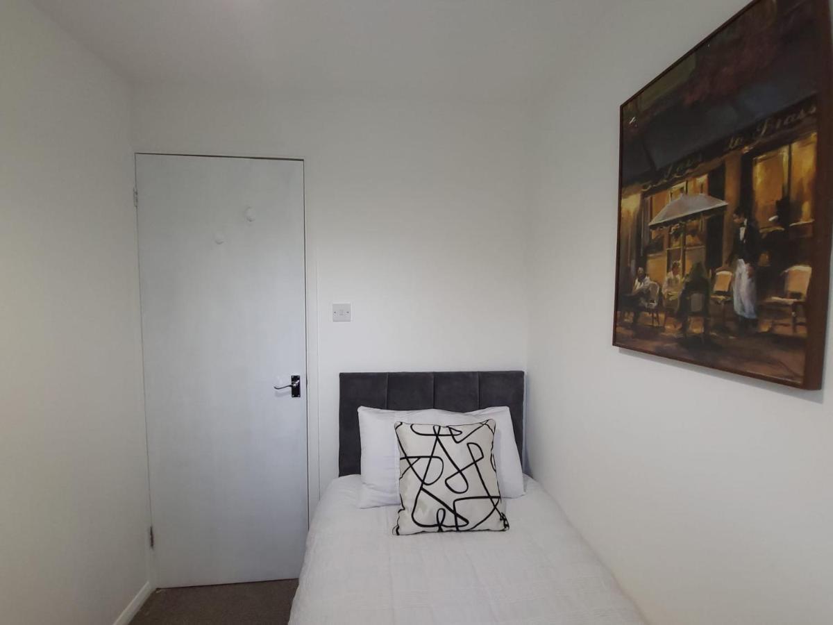 Bradley Stoke Retreat: Refurbished For Extended Group *