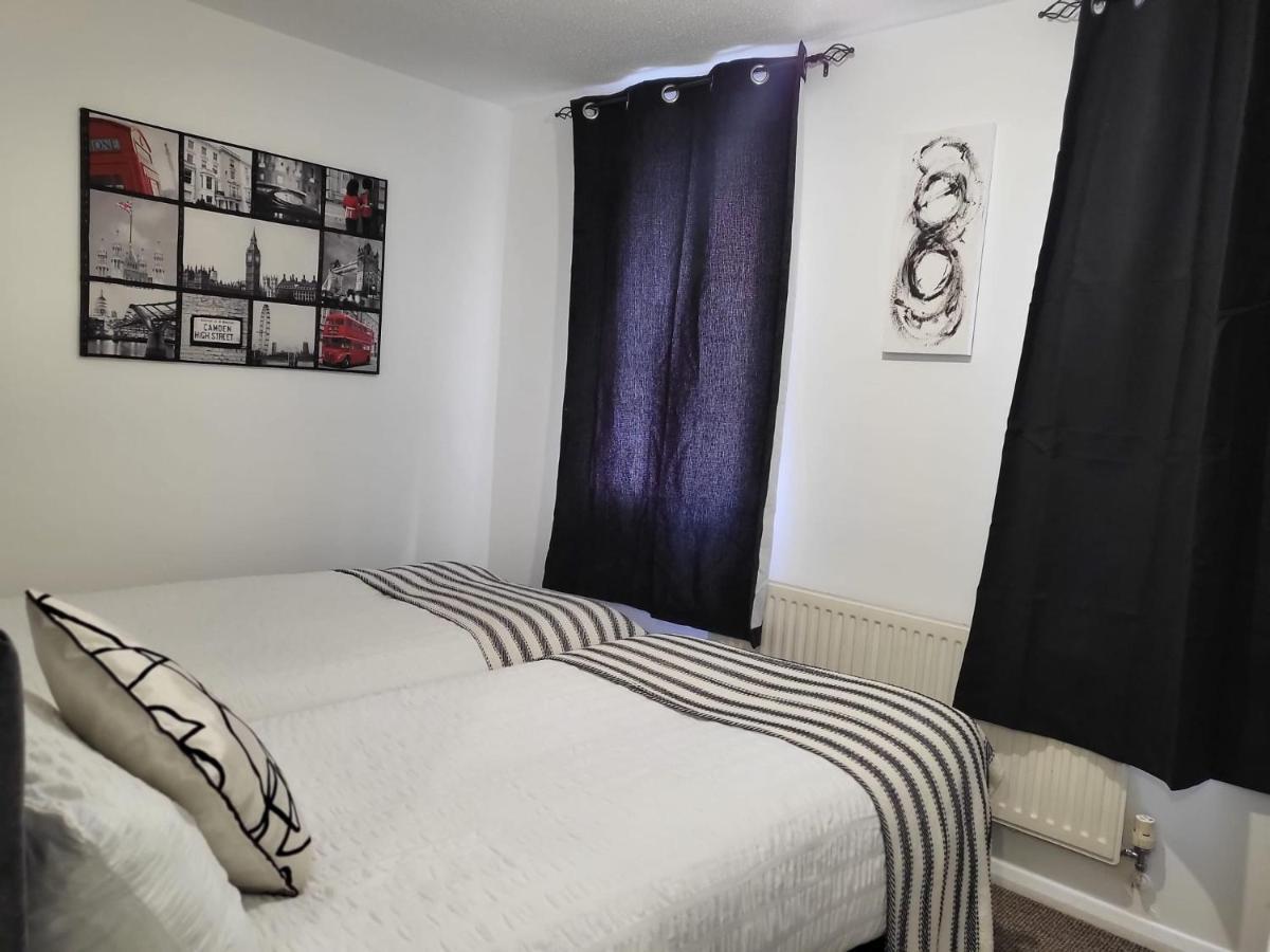 Apartment Bradley Stoke Retreat: Refurbished For Extended Group Bristol
